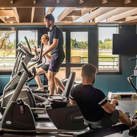 Mercure & מלון קאבורג