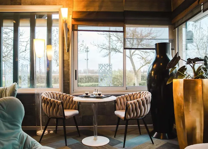 Отель Mercure &